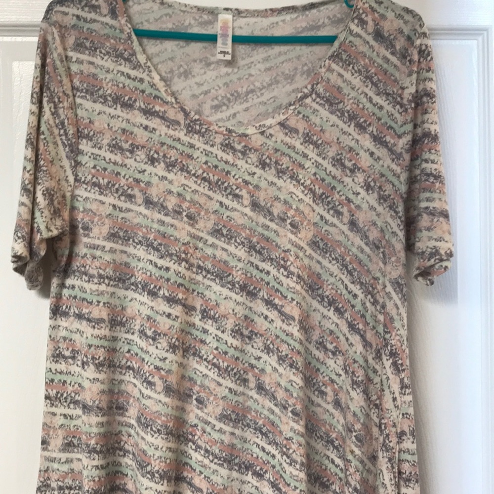 Perfect t from lularoe.